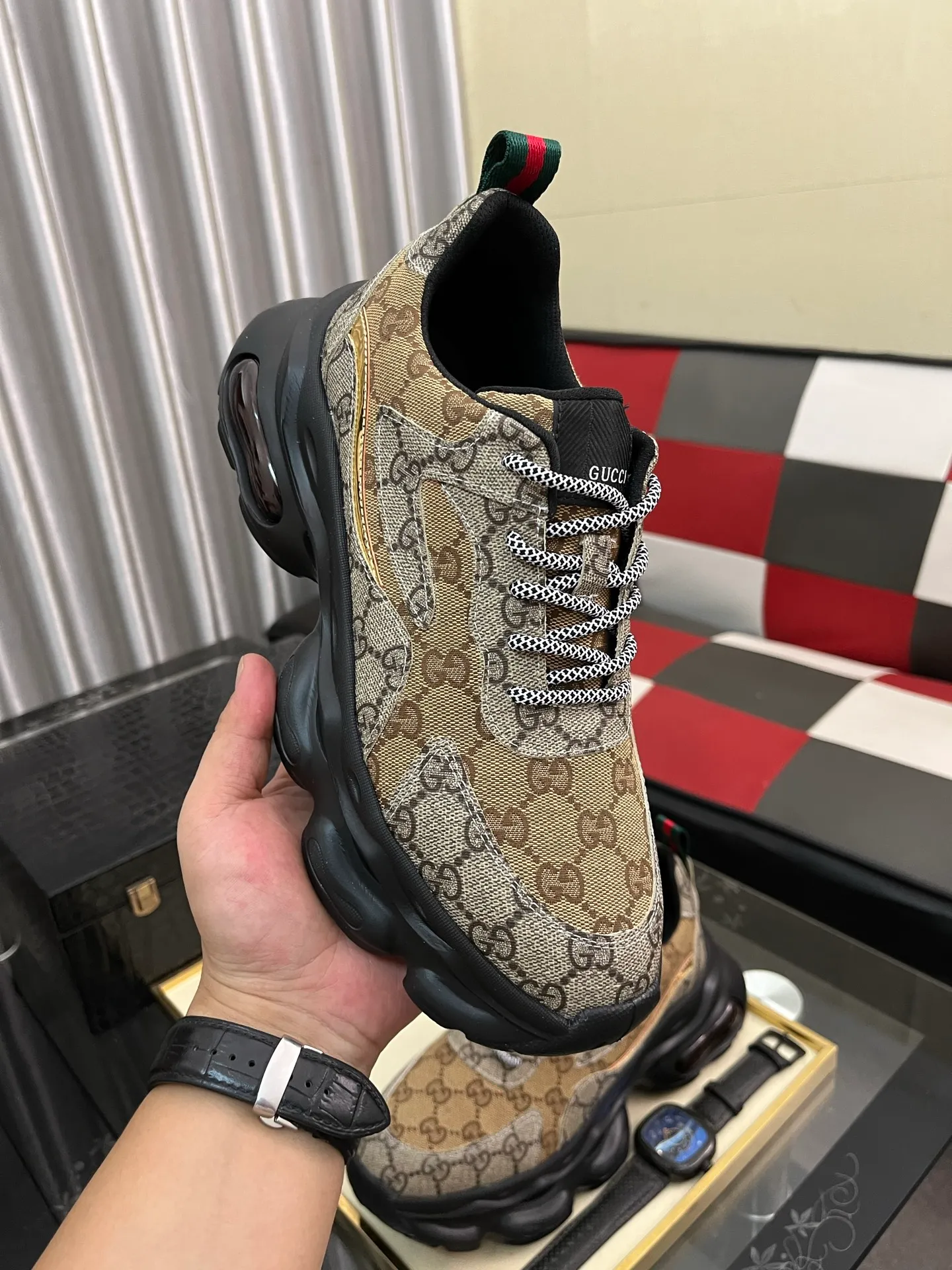 Men's shoes💰438⌚️⌚️[Gucci] Gucci's new men's genuine leather casual shoes, the highest version on the market, any comparison is welcome🆚! The original leather has excellent texture and is super high-end! Fetal sheep net lining imported from Italy, removable pad! Luxurious materials and fine workmanship, highly recommended! Code number: 38-444️⃣Colors available